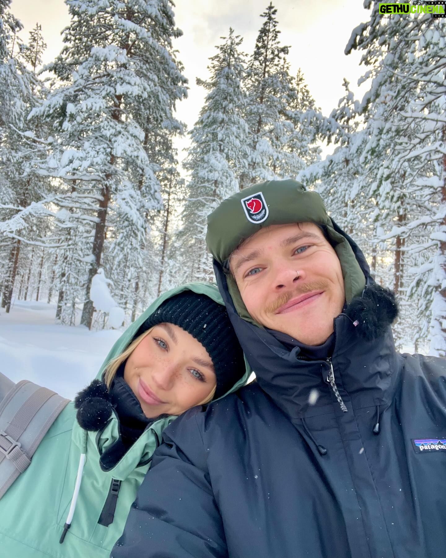 Julia Beautx Instagram - Ich würde Schnee ja lieben, wenn er weniger kalt wäre💀 (unsere neue Folge @juliavsjoey liebe ich trotzdem, guckt sie euch an!!!!)