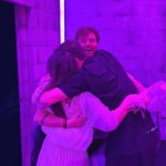 Nicolás Vázquez Instagram – Cuando encontré esta pieza me enamoré de ella. Fue amor a primera vista. Me generó inmediatamente ganas de adaptarla, producirla y dirigirla, porque habla del poder del amor y del acompañamiento, y eso me atravesó por completo. Trabajé con sensibilidad y respeto, empoderando al amor, que es en lo que mas creo. @gimeaccardi y @andresgill me la hicieron muy fácil, porque conectaron y se entregaron desde el minuto uno. Gime demuestra que es la mejor actriz de su generación. No tenés techo, son magnética y excelencia. Andres demuestra talentoso que es interpretando su personaje espectacularmente.
Los dos transitan esta tierna historia de una manera muy natural y cotidiana haciendo que durante una hora conectes un poco más con la vida. Con el aquí y ahora.  Estoy tan orgulloso de lo que logran en el escenario!  Como siempre, me acompaña un equipo de producción, artístico y técnico espectacular, agradecido con ellos, siempre! Comandado por @candelariaaudi y @armodamian de manera única.
Son distintos!!  El teatro debe ser una experiencia y les aseguro que ésta lo es para todos nosotros. Es inevitable que llegues de una manera a ver “En otras palabras” y te vayas de otra…ya está pasando. La gente sale muy movilizada, atravesada y agradecida…estamos superando cualquier expectativa. 
Repito tanto Gime como Andres hacen una interpretación excelente y se entregan en el escenario. Esta obra hace bien!
No dejen de verla, la recomiendo de todo corazón. 
Gracias, una vez más, por confiar y apoyar mis proyectos. 
Estamos felices y agradecidos. 
Todo lo que me desean a mi, el doble para ustedes. 🩷♾️
Gracias por abrazar esta historia.  Gracias de corazón!