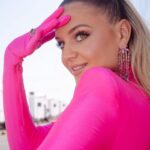Kelsea Ballerini Instagram - ✨🌈🫶GET YOUR GLITTER READY QUEENS, IM A GUEST JUDGE ON THE ICONIC @rupaulsdragrace TONIGHT on @mtv 🫶🌈✨