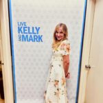 Jessica Capshaw Instagram - Friday morning fun with @livekellyandmark 🩷
