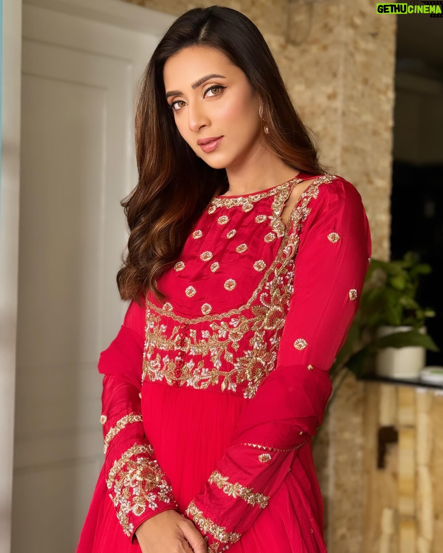 Bidya Sinha Saha Mim Instagram - Red rose 🌹❤️