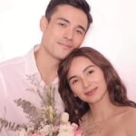 Jennylyn Mercado Instagram – Maraming maraming salamat po sa inyong pagsubaybay gabi-gabi sa Love, Die, Repeat. Mula umpisa hanggang wakas ay sinamahan ninyo kami… Taos puso at paulit-ulit na pasasalamat sa inyo mga bessie! Hanggang sa muli. ☺️

– Angela 🤍🥰❤️