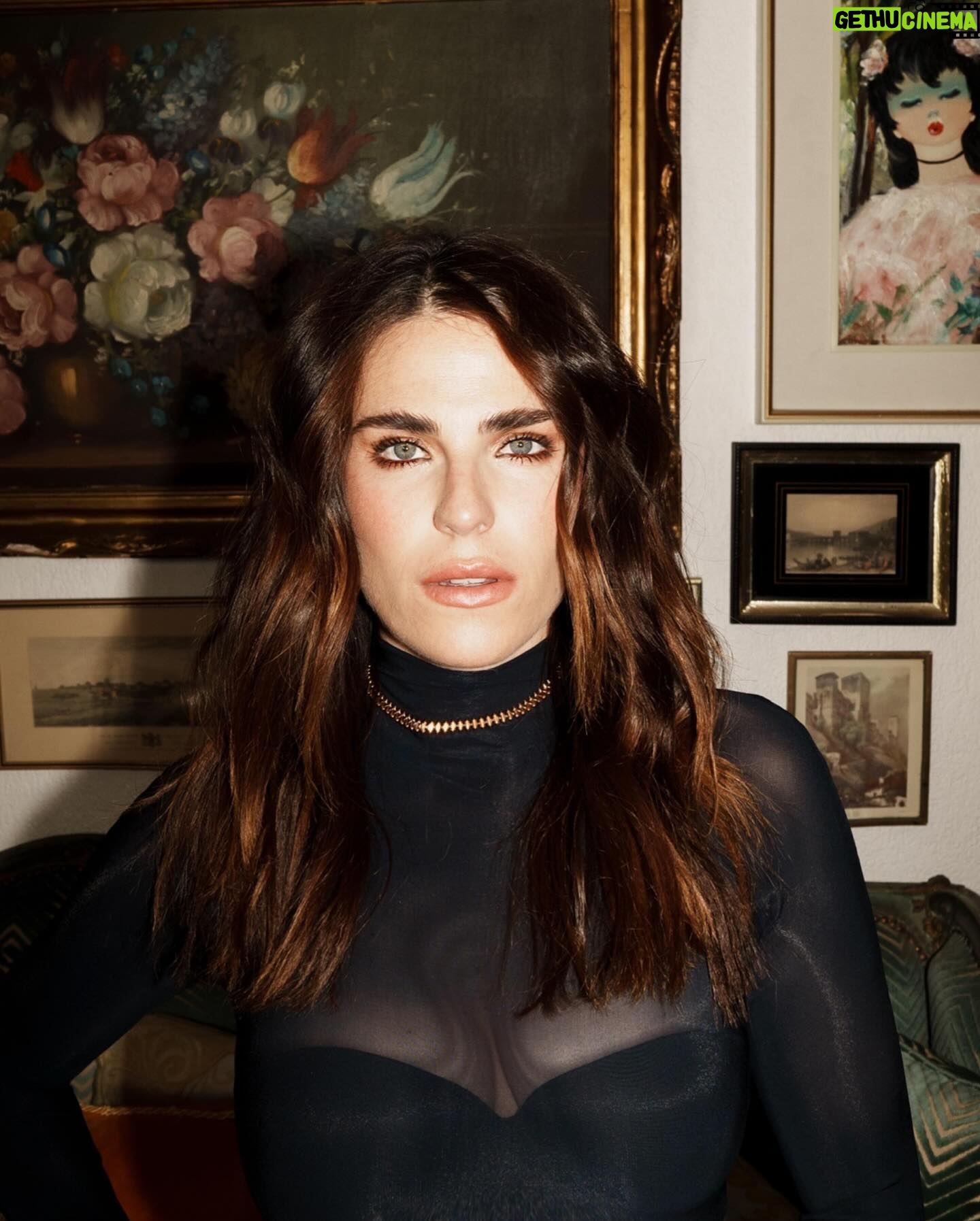 Karla Souza Instagram - Una noche llena de nostalgia! 11 años del estreno de “Nosotros Los Nobles”
No se pierdan la oportunidad de volver a ver “Nosotros Los Nobles” en @cinemex a partir del 11 se abril en todo el país.
Vestido: @maisonalaia @elpalaciodehierro
Zapatos: @louboutinworld
Reloj: @omega
Joyería: @cartier