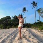 Maine Mendoza Instagram - nothing quite like watching the sunset by the beach 🌅 

tapos awra ka konti