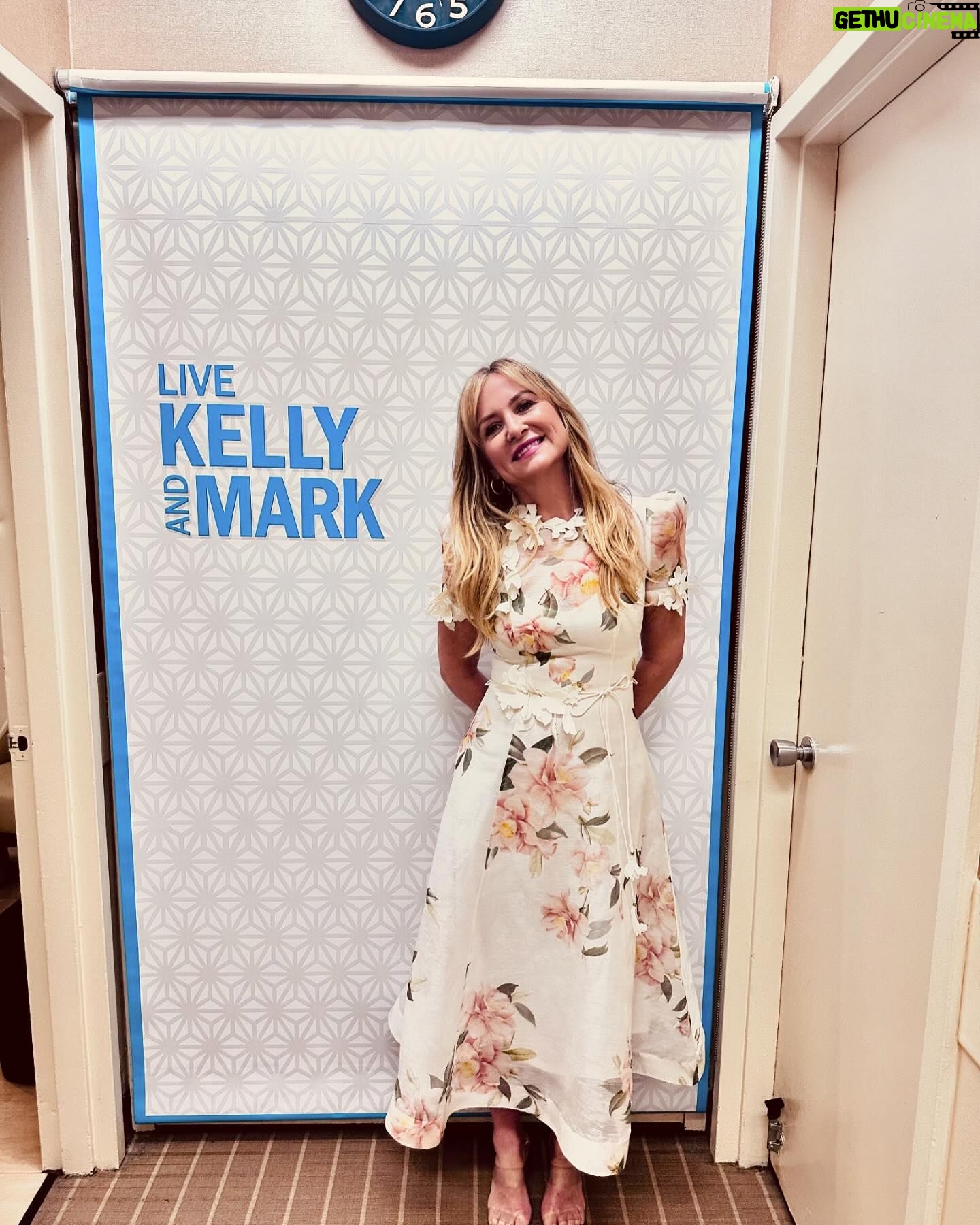 Jessica Capshaw Instagram - Friday morning fun with @livekellyandmark 🩷