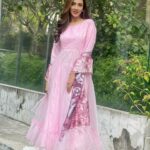 Bidya Sinha Saha Mim Instagram - আমি ঈদুল ফিতর ২০২৪ উপলক্ষ্যে একটি EID GIVEAWAY প্রতিযোগিতার আয়োজন করছি! ৪ জন ফলোয়ার আমার সবচেয়ে প্রিয় ৪টি পোশাক পাবেন!
নিয়ম সহজ. শুধু এই প্রশ্নের সঠিক উত্তর দিন এবং আপনি উপহারের জন্য যোগ্য হবেন!

১। আমার এ পর্যন্ত কয়টি মুভি মুক্তি পেয়েছে ?

২।আমার অভিনীত সর্বশেষ কোন কাজটি মুক্তি পেয়েছে ?

৩। দর্শক মহল সম্প্রতি আমার অভিনীত কোন মুভিটির মুক্তির আশায় রয়েছেন?

The contest will end on the 2nd of April! এই পোস্টটি শেয়ার করে এবং ক্যাপশনে লিখে আপনার উত্তর শেয়ার করুন। আমাকে tag করতে ভুলবেন না! Looking forward to seeing all your responses ❤️