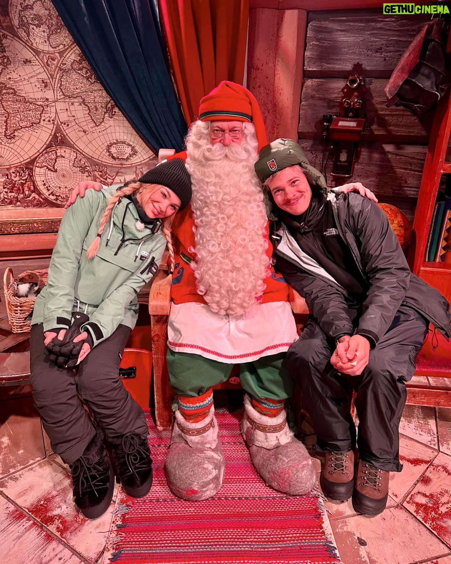 Julia Beautx Instagram - Ich würde Schnee ja lieben, wenn er weniger kalt wäre💀 (unsere neue Folge @juliavsjoey liebe ich trotzdem, guckt sie euch an!!!!)
