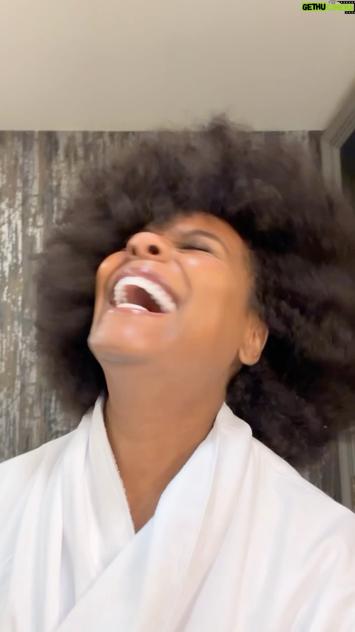 Tabitha Brown Instagram - Donna with the morning TSA: Don’t let anyone dim your light!! Baby Just let your soul glow today!! 😂❤️. Love y’all!! Happy Saturday ❤️ #tabithabrown