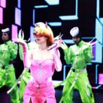 Jolin Tsai Instagram - UP UP 抬起頭
招牌菜一盤
#uglybeauty2024佛山站