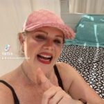 Erika Buenfil Instagram - Aquí jugando. #besospati. 🫶🏻
