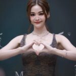 Engfa Waraha Instagram - ลุควันนี้ 35,300,000 บาท ลองเดากันดู 💎