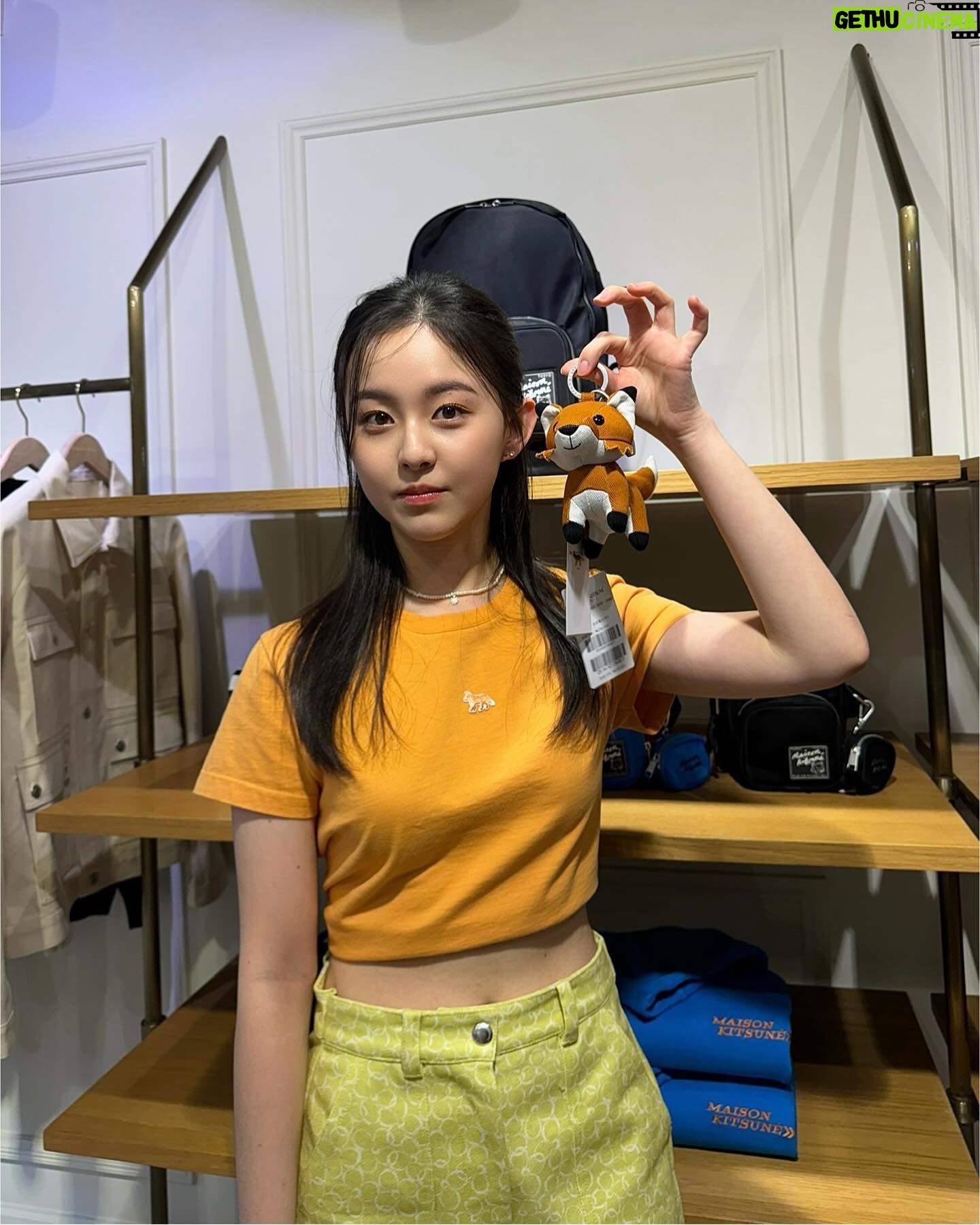 Park Ji-hu Instagram - #maisonkitsune #babyfox #베이비폭스
@maisonkitsune 🦊🦊🦊