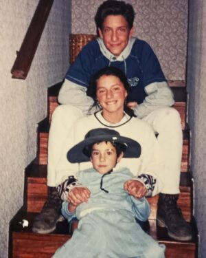 Nicolás Vázquez Instagram - Feliz cumple hermano mío. Acá levantamos una copa por vos y te agradezco que sigas espalda con espalda y corazón con corazón conmigo. Me hace bien. Cada paso que doy te lo dedico con todo mi alma. Te amo! Siempre juntos San! 🤍♾️