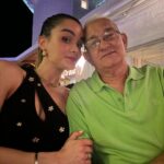 Clarissa Molina Instagram – Resumen de mi weekend y que E S P E C T A C U L A R el concierto de @ozuna en Altos de Chavon este fin de semana, las canté y bailé todas de principio a fin! 🔥🔥🔥🔥 También aproveché para pasar tiempo con mi padre. 🥰
Este JUEVES no se pierdan el @elgordoylaflaca porque tenemos el ALL ACCESS de todo lo que pasa detrás de un concierto! 🎥