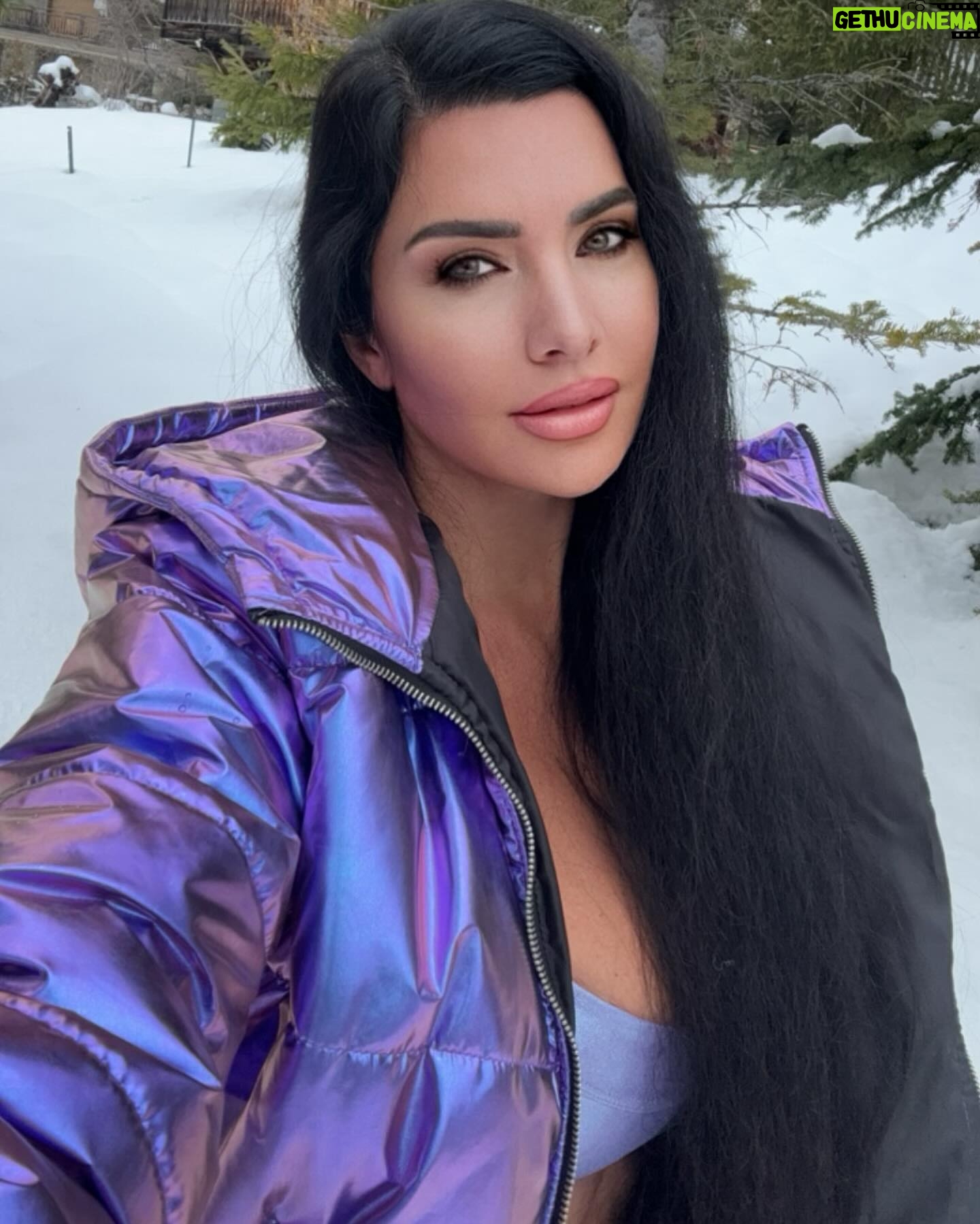 Lamitta Frangieh Instagram - Happy Easter from Justin & Me šāļø
.
.
.
#skiing #mountains #grenchalps #momandson #familygoals #vacation #cotedazurfrance #france #snowwhite #snowsnowsnow #lamittafrangieh #europelovers #happyeastereveryone #travelphotography #travelawesome