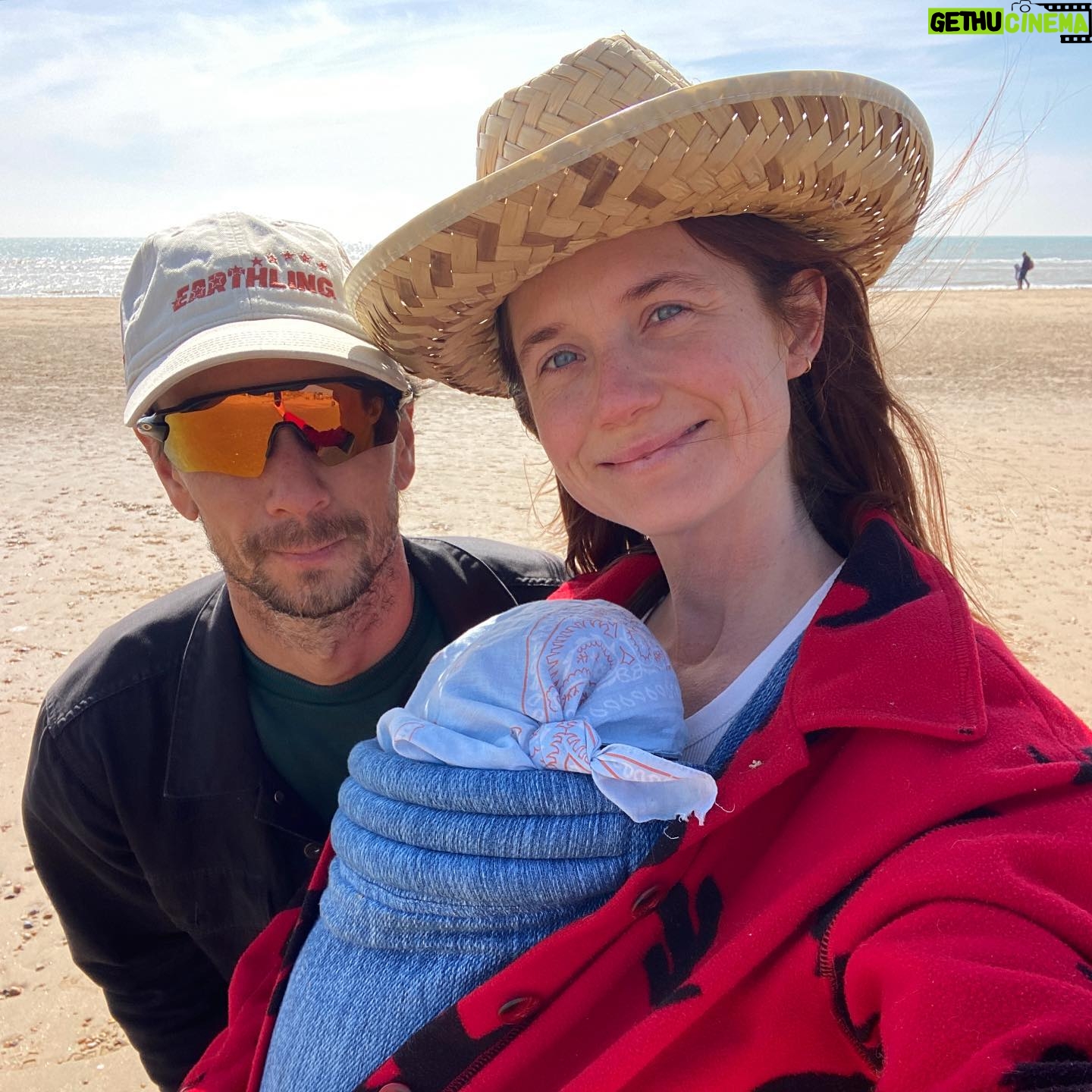 Bonnie Wright - 104.8K Likes - Happy Easter from my little family 🐰🐣