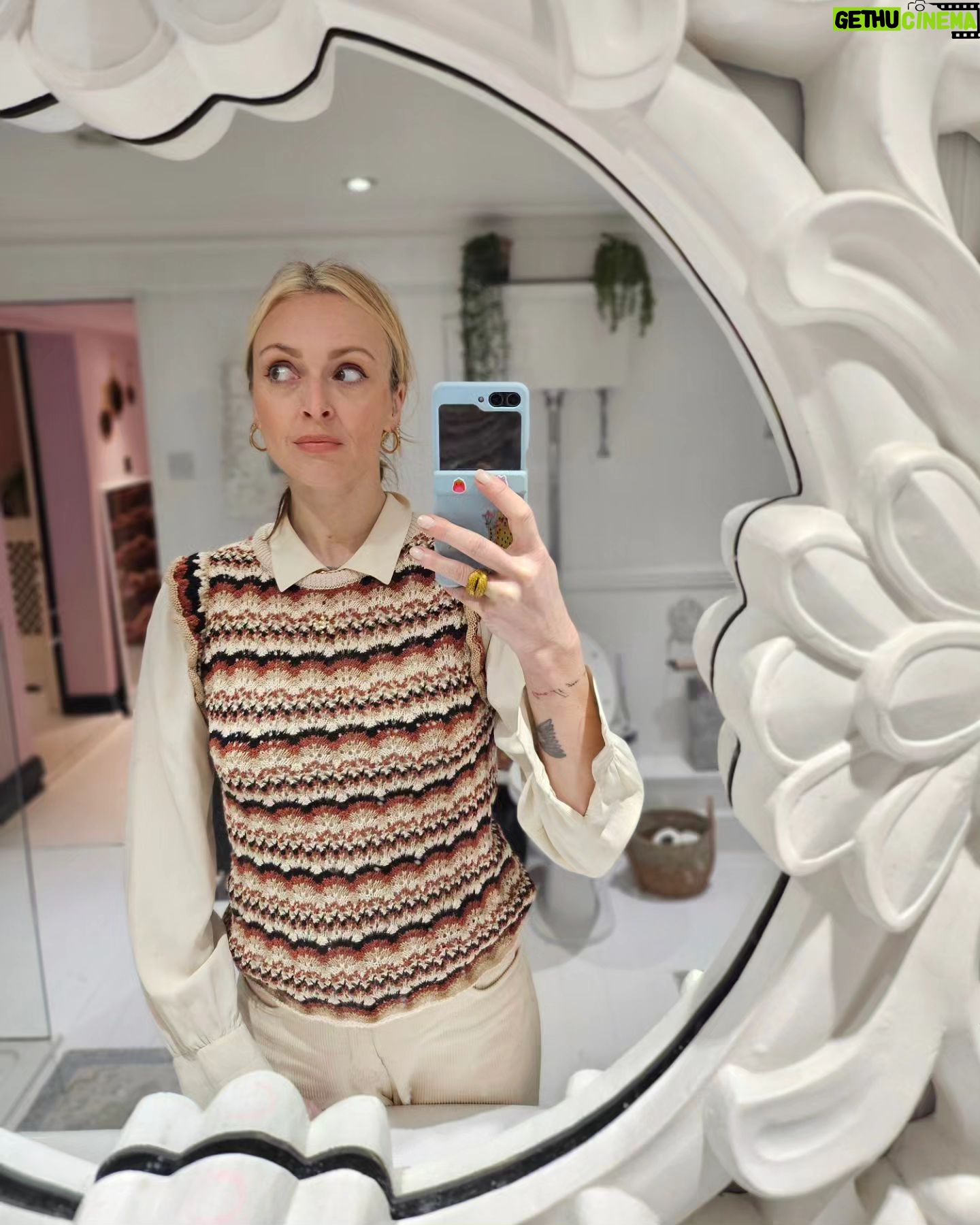 Fearne Cotton Instagram - Bookish
#dresslikeabookworm
@happyplacebookclub
📚