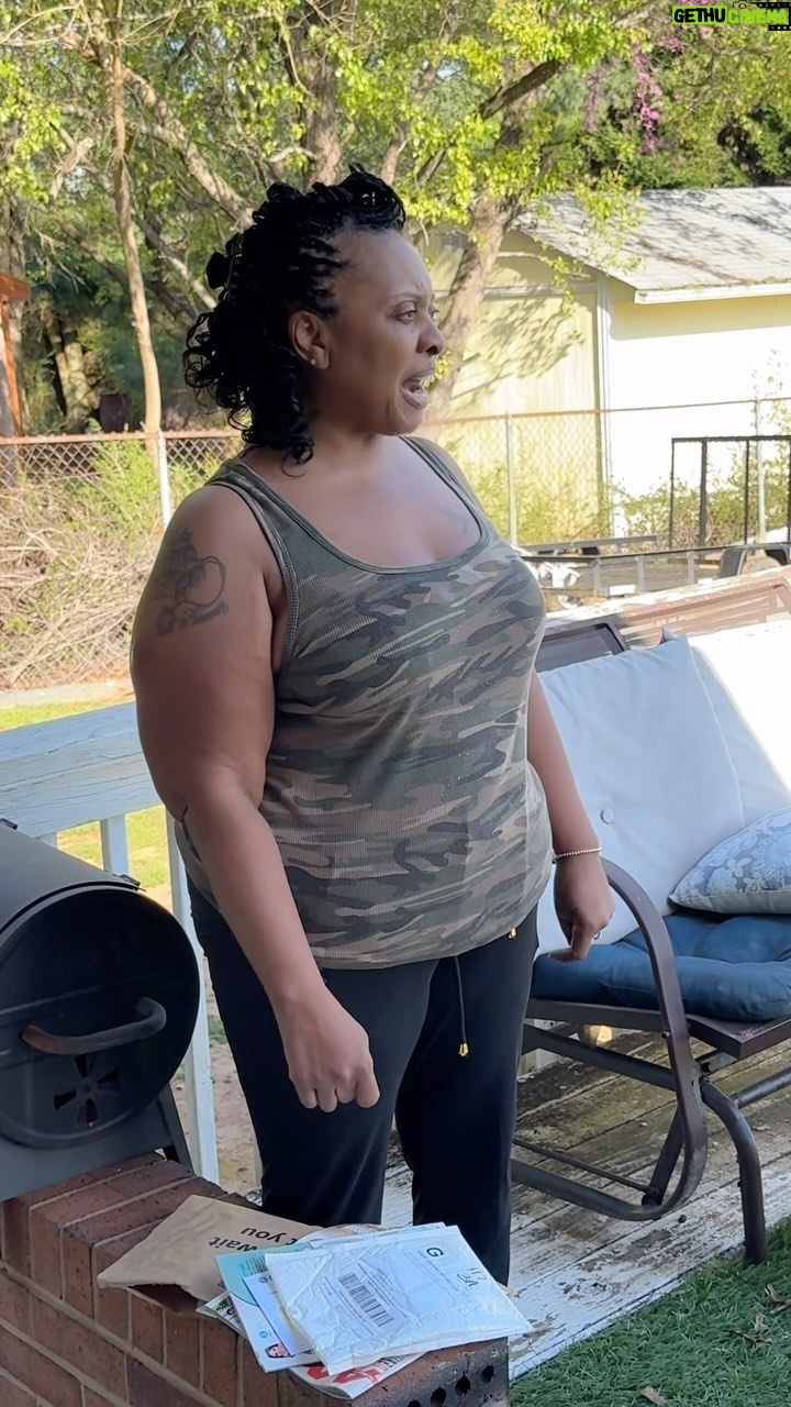 Tabitha Brown Instagram - โ๐Snakes love frogs๐ธโ ๐๐๐
One of my favorite things about growing up in the country is the way we tell stories! Baaabbbbyyy my sister had us crying today talking about snakes and frogs partying in a pool๐ญ๐ญ๐ญ. Nothing beats the country ๐๐๐ #NCallday #countrygirl
P.S. โค๏ธsister you looking more and more like moma and granny everyday โค๏ธ love you!!