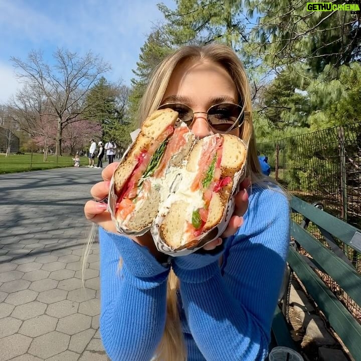 Julia Beautx Instagram - New York Tag 1 wurde erfolgreich gemeistert, in der Erinnerungskiste der positiven Ereignisse ganz oben abgelegt und mit Stern markiert