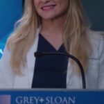 Jessica Capshaw Instagram - There she is. 😌 Don't miss Arizona's #GreysAnatomy return tonight and stream every Grey's ever on Hulu now!