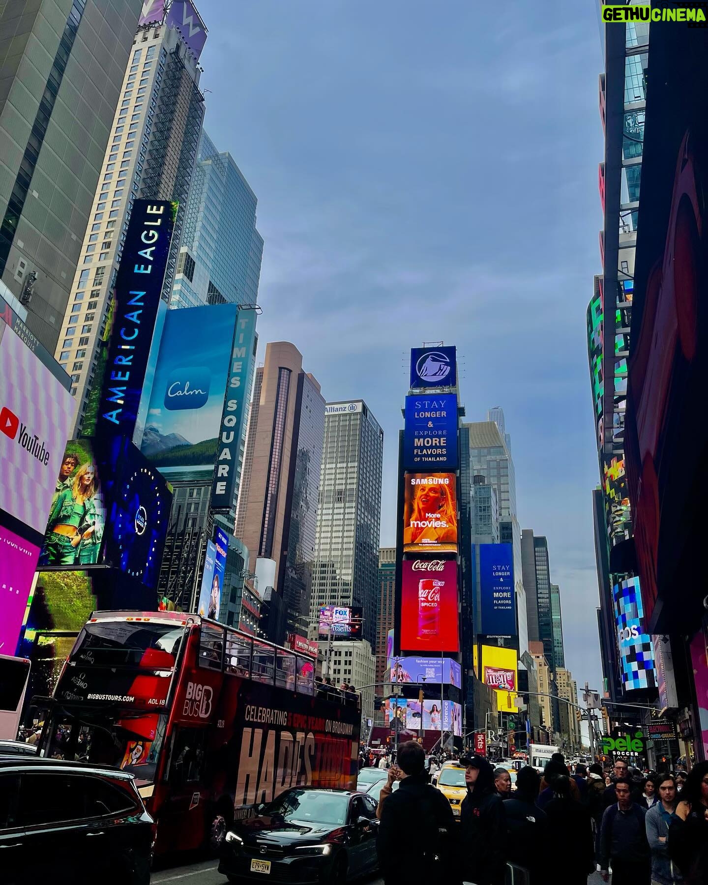 Julia Beautx Instagram - New York Tag 1 wurde erfolgreich gemeistert, in der Erinnerungskiste der positiven Ereignisse ganz oben abgelegt und mit Stern markiert
