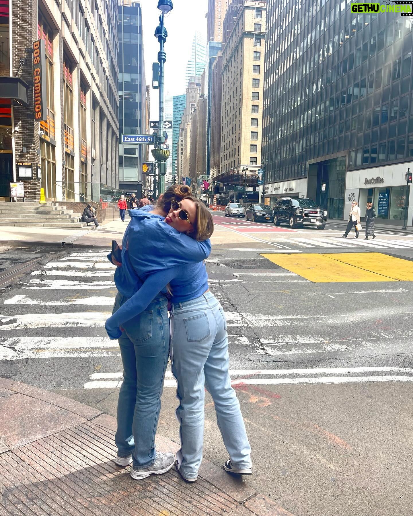 Julia Beautx Instagram - New York Tag 1 wurde erfolgreich gemeistert, in der Erinnerungskiste der positiven Ereignisse ganz oben abgelegt und mit Stern markiert