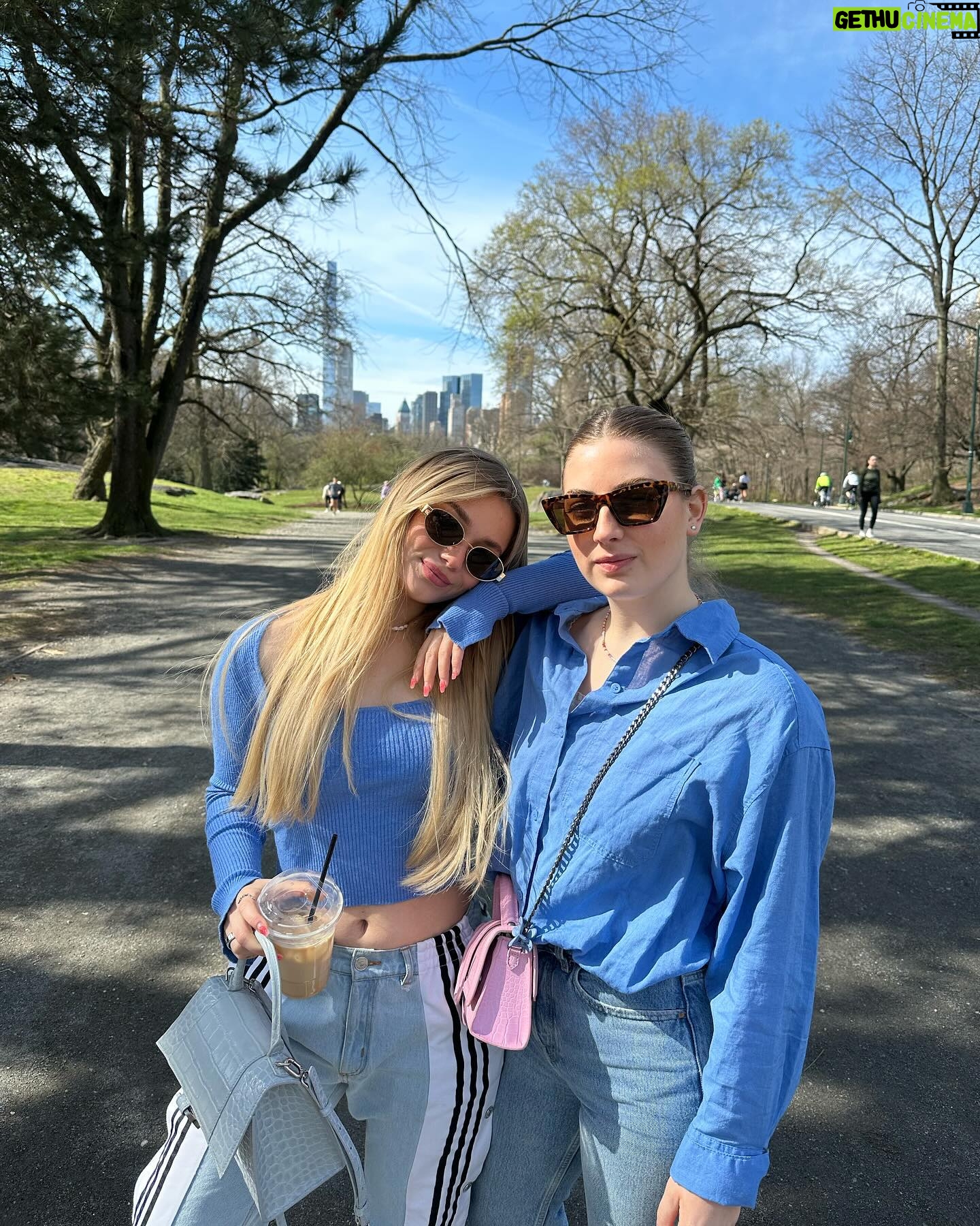 Julia Beautx Instagram - New York Tag 1 wurde erfolgreich gemeistert, in der Erinnerungskiste der positiven Ereignisse ganz oben abgelegt und mit Stern markiert