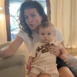 Jessie James Decker Instagram - When your sister just had a baby and she’s out of the loop