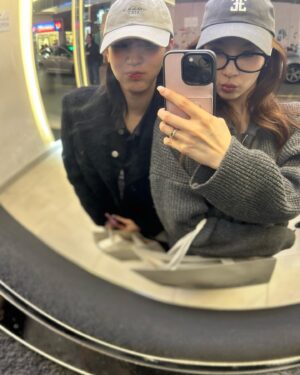 Cho Mi-yeon Instagram - 사랑한다구우🎁❤️