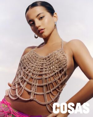 Isabela Merced Instagram - Significa mucho para mí poder trabajar con mi gente Peruana para crear esta portada y un diálogo bonito <3 Q lindo es recibir WhatsApps de mi familia y amigos encontrando mi cara en tiendas por todo Perú. Gracias @cosasperu por hacer esto posible ❤️

Credito: 
Entrevista: @diegoochoaa 
Foto: @alexanderdiary 
Dirección de arte y styling: @christianduarte______________ 
Styling: @anialvarezcalderonofficial
Editor gráfico: @briamespinoza.jpg
Makeup: @micalinares.makeup 
Hairstyle: @nathyhair_makeup