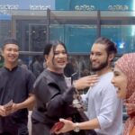 Wawa Zainal Instagram – Duit raya duit raya . Alhamdulillah yg mana dpt duit raya dari majikan syukur.. yang mana tak dapat jangan complaint. Yg penting majikan bayar gaji hehe . 

Moga selamat perjalanan balik kampung . Selamat hari raya dari team WAWA . Rasa nak berkongsi duit raya dengan followers wawa bertuah 3 orang. Nnt komen2 wawa choose later k
