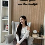 Worranit Thawornwong Instagram - แวะมาทำสวยที่คลีนิค @medice_clinic ค่ะ 😹💕
ใครมีปัญหาเรื่องใด มาปรึกษาพี่หมออุ้มได้ฮะ @aum_s