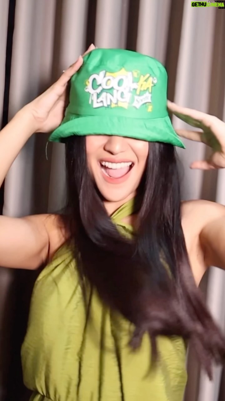 Sanya Lopez Instagram - Mapapasayaw ka sa saya with the Kolek & Win bucket hat! Just join the Kolek & Win Promo at pwede ka na ‘din magkaroon ng limited-edition merch.
Madali lang sumali!
Mag-collect lang ng tig-dalawang cap or tansan ng Sprite, Royal, at Coke at i-abot ang 6 na cap o tansan na ito sa redemption center. Puntahan ang Coca-Cola website para malaman kung saan ang pinakamalapit na redemption center sa inyo:
https://cokeurl.com/KolekAndWin
So ano pa hinihintay nyo? Sali na!
Marerefresh ka na, may chance ka pa manalo ng prize!
Promo and redemption period: Feb 17, 2024 – May 11, 2024
Per DOH-CFRR Permit no. 1831 s. 2023