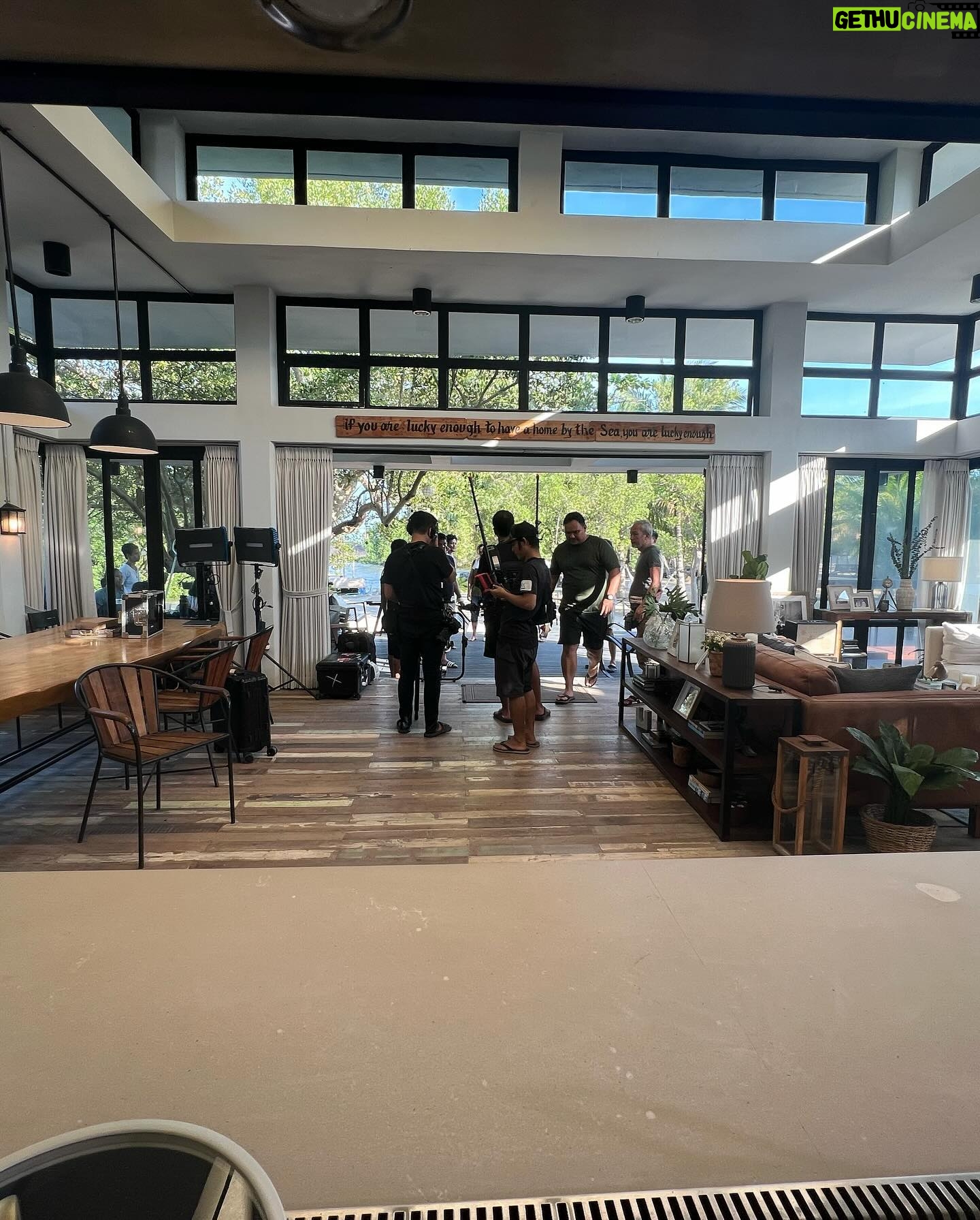 Judy Ann Santos Instagram - Hindi ko alam kung paano at saan ako magsisimulang magpasalamat sa mga taong asa likod ng judy ann’s kitchen .. 🥹 halos anim na bwan kami inabot sa pagpepreprod, pagbuo ng team, ng concepto at lahat ng iba pang mga bagong gusto kong mailabas sa judy ann’s kitchen. Walang bahid ng banas at pikon sa pagbuo kasi lahat nagtiwala at naniwala na masaya at magaan na pagbabalik ang gusto ko. Maraming salamat sa aking mga kaibigan sa industriya.. @totosaracho @dmsboongaling @jojitlorenzo , sa walang pagdadalawang isip na umarte sa teaser namin.. isang mensahe lang, oo agad… walang tanong tanong.. ( masyado.. 🤭) titow @odysseyflores salamat sa pagsama sa produksyong binuo natin kasama ng mga top notch boys mo ( naks naman.. 😏😏) nakakakilig isipin na napakalayo na ng narating ng JAK. ❤️ manay @ethelme thank you sa paggabay and pagtutok sa bawat elemento at anggulo na kailangan para makabuo ng isang maayos na production, kasama ang mga supling mo .. salamat at magkasama na tayo uli.. @diongsky @tippyf .. salamat mga anak sa lahat lahat ng suporta sa lahat ng bagay sa buhay ko., mapa trabaho o personal.. alam kong maasahan namin kayo. @juansarte @jeffreyaromin thank you sa pagpapaganda sa akin sa pagbabalik ko sa kusina.. masyado nyong ginalingan.. kahit ako na freshan sa hitsura ko e. 🤭 @_barboleda_ @ralph.mercado @promaryjane thank you dahil sa bawat pagtalon ko, andyan kayo para suportahan ako.. ❤️❤️ at higit sa lahat.. sa buhay ko.. @ryan_agoncillo thank you bub.. for always, always being there.. for calming me pag nakikita mong balisa ako, aa paghawak sa kamay ko pag ninenerbyos ako, sa pagpapaalala sa aking huminga sa mga oagkakataong naooverwhelm ako.. sa pag akap sa akin ng mahigpit sa mga oras na kahit hindi ko alam kailangan ko .. alam mo lagi kung kelan yun.. sa tatlo naming supling.. kayo ang inspirasyon ko.. habang buhay.. ❤️❤️ at sa lahat po ng naghintay at nakapanood na.. maraming maraming salamat.. nakakataba ng puso ang lahat ng mga komento ninyo… ❤️❤️ #forevergrateful #judyannskitchenisback