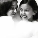 Beauty Gonzalez Instagram – Rub a dud dub
Two Biatches in a tub..💛💛