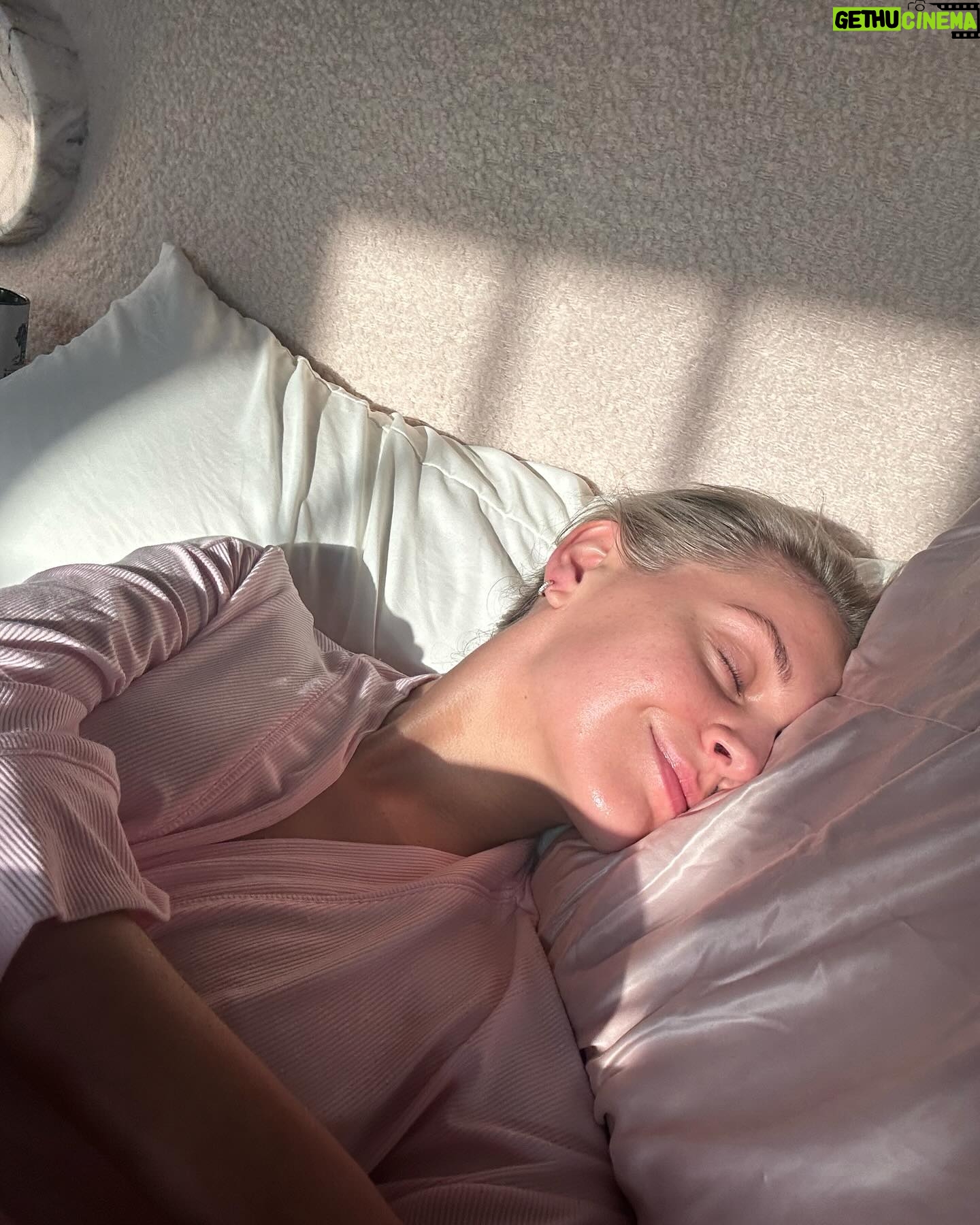 Kelsea Ballerini Instagram - oh heyyyy πββοΈwith your π§’π