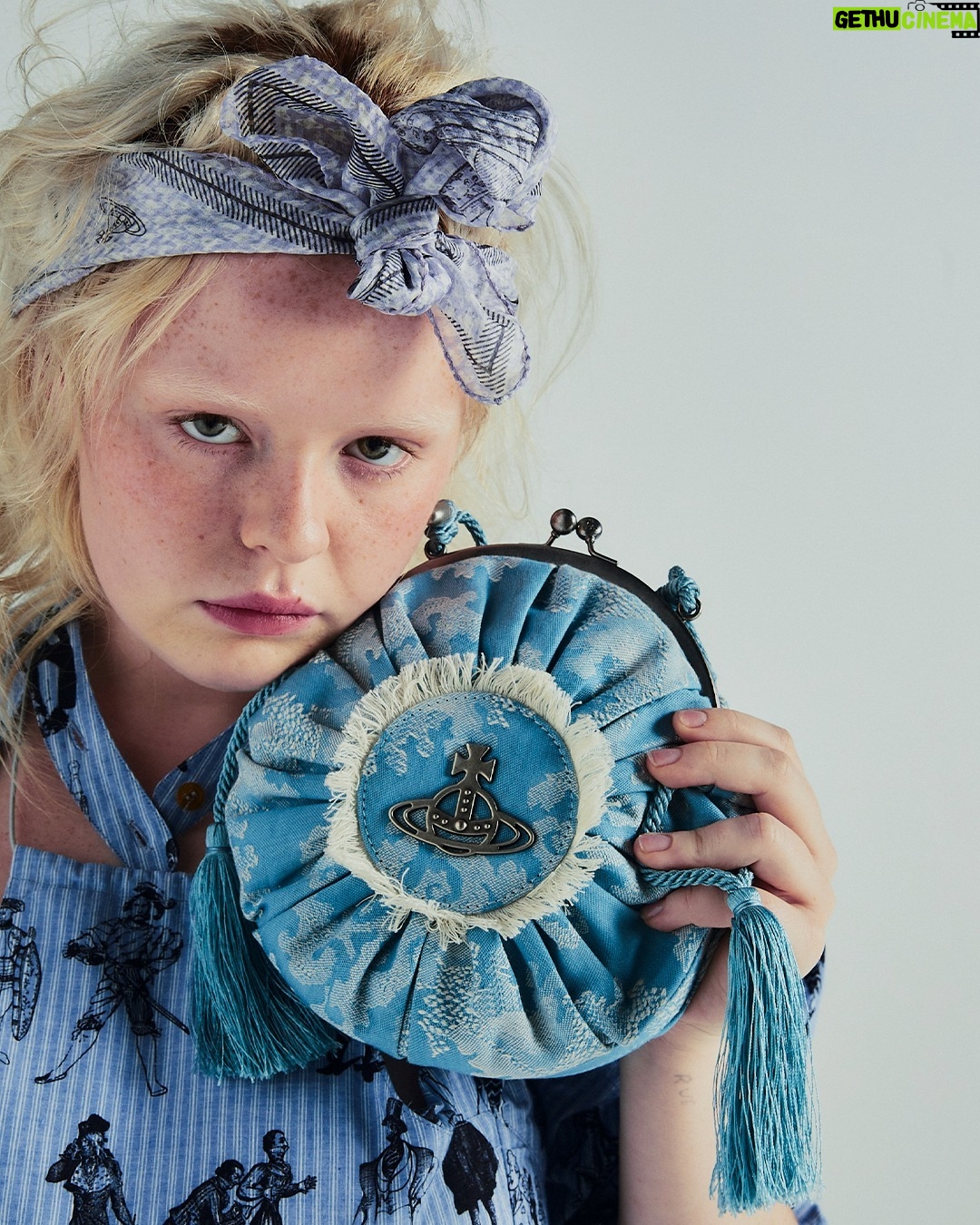 Vivienne Westwood Instagram - This season's womenswear revives once-loved treasures of the past. Styles feature our Seaweed Jacquard, with a design that originates from the Autumn-Winter 1998 collection 'Tied to the Mast', our 'Evolution of Man' motif, printed over our Classic Shirting fabric, and more across luxury garments and accessories.
Now available online and across our boutiques.
#VWSS24