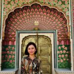 Beauty Gonzalez Instagram - Well Hello Stranger 😉
As always here I am appreciating these very beautiful doors. 
Hmm.. where do they lead to?
What wonders hide within?