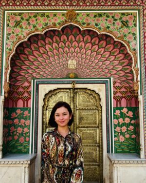 Beauty Gonzalez Instagram - Well Hello Stranger 😉
As always here I am appreciating these very beautiful doors. 
Hmm.. where do they lead to?
What wonders hide within?