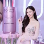 Worranit Thawornwong Instagram - งานสวยเกิ้นนนนน ✨ ครั้งแรกในเอเชีย กับ Pop-up Store ของ Pond’s Skin Institute งานนี้ POND‘S เขาจัดงานMiracles Happen ยิ่งใหญ่จริงๆ ที่กรี๊ดสุดคือได้เจอ TZUYU ด้วย 🌷💗 

ต้องมีแล้วนะ ! POND’S Bright Miracle Serum 💓 ปรับสูตรใหม่จริงจังเรื่องวิทยาศาสตร์มากขึ้น เพราะส่วนผสมสุดปังอย่าง Niasorcinol™️ ช่วยผิวสวยกระจ่างใสกันไปเลย 🌷✨ 

@pondsthailand 

#PondsTH
#MiraclesHappen
#PondsSkinInstituteTH