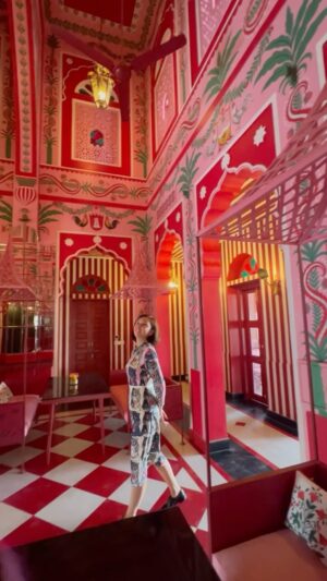 Beauty Gonzalez Instagram - Intentionally Wes Anderson 🩷

Capturing the Zeitgeist of Jaipur within these walls,
This property which has graced the covers of most of the major design magazines of the world
 does not disappoint in person. 💜
It is absolutely stunning.💙