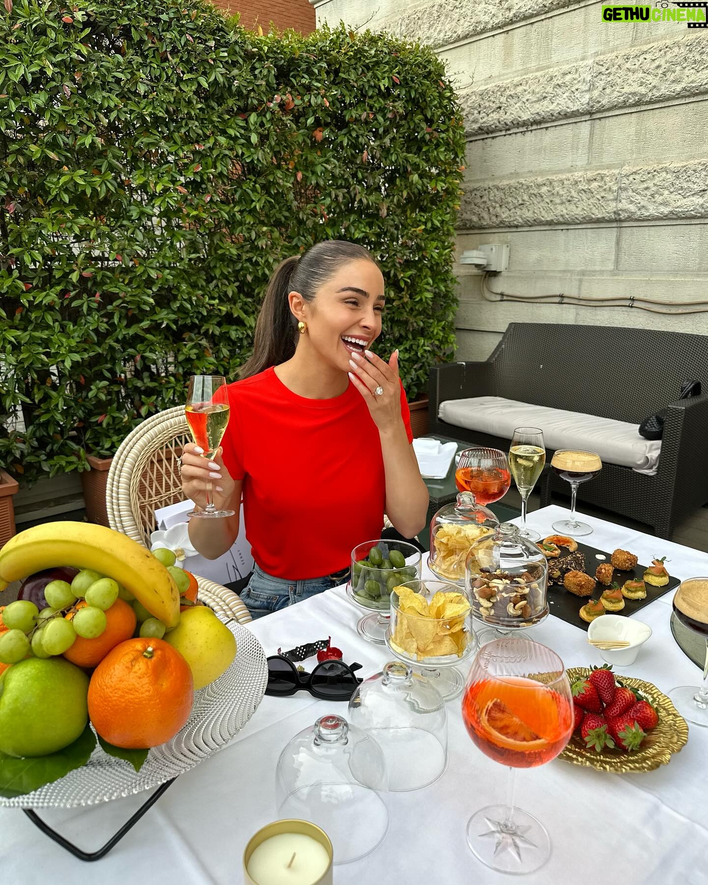 Olivia Culpo Instagram - Pasta, pizza, fashion, Milano 😍