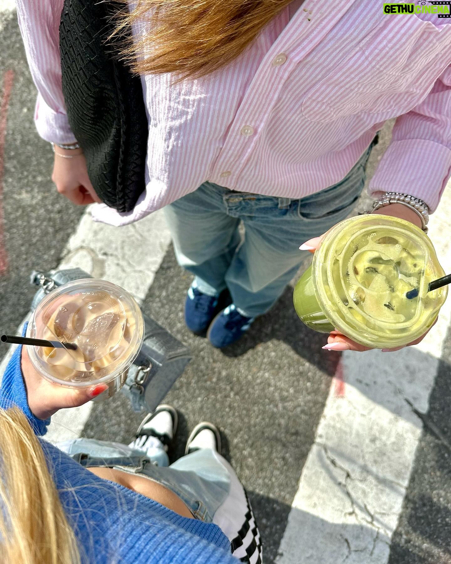 Julia Beautx Instagram - New York Tag 1 wurde erfolgreich gemeistert, in der Erinnerungskiste der positiven Ereignisse ganz oben abgelegt und mit Stern markiert