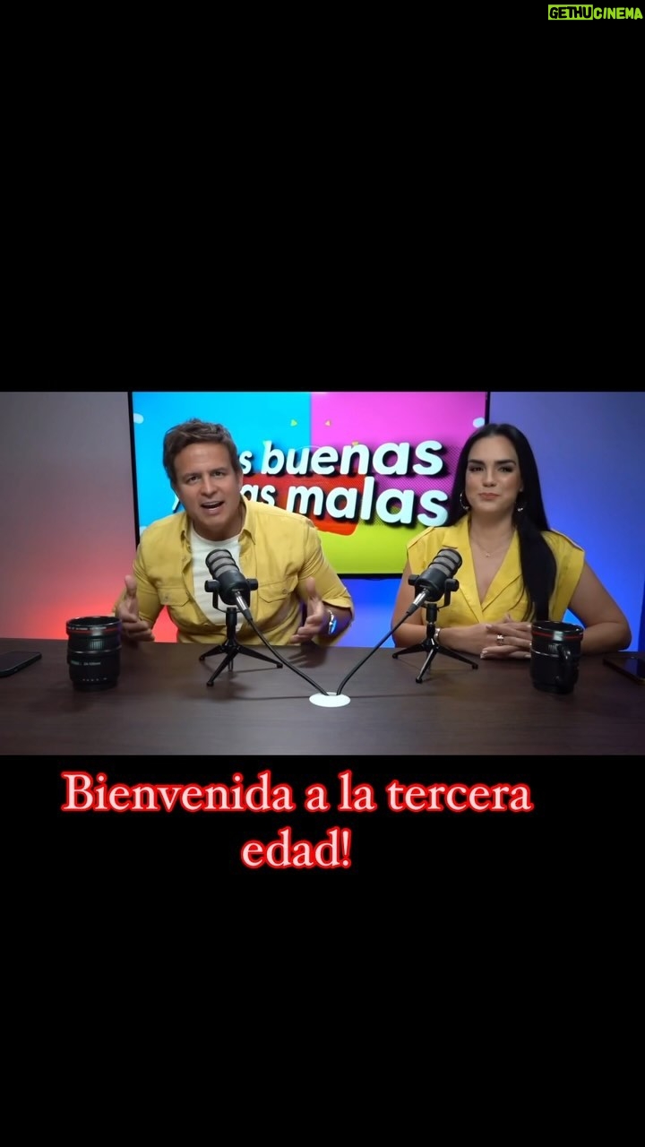 Scarlet Ortiz Instagram - Bienvenida a la tercera edad @ortizscarlet @yulyscarletenlasbuenasymalas
Debemos preocuparnos por la tercera edad?
