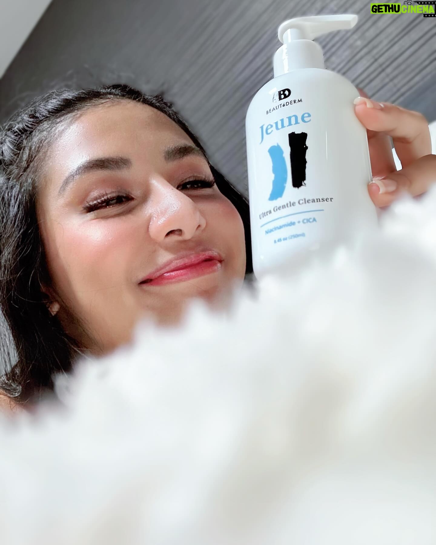 Sanya Lopez Instagram - I canโt lie! Jeune is my favorite..๐ So gentle and now the efficacy of this product has been improved even better because of niacinamide and cica extract that makes my face softer, moisturized and so smooth. ๐ฅน๐