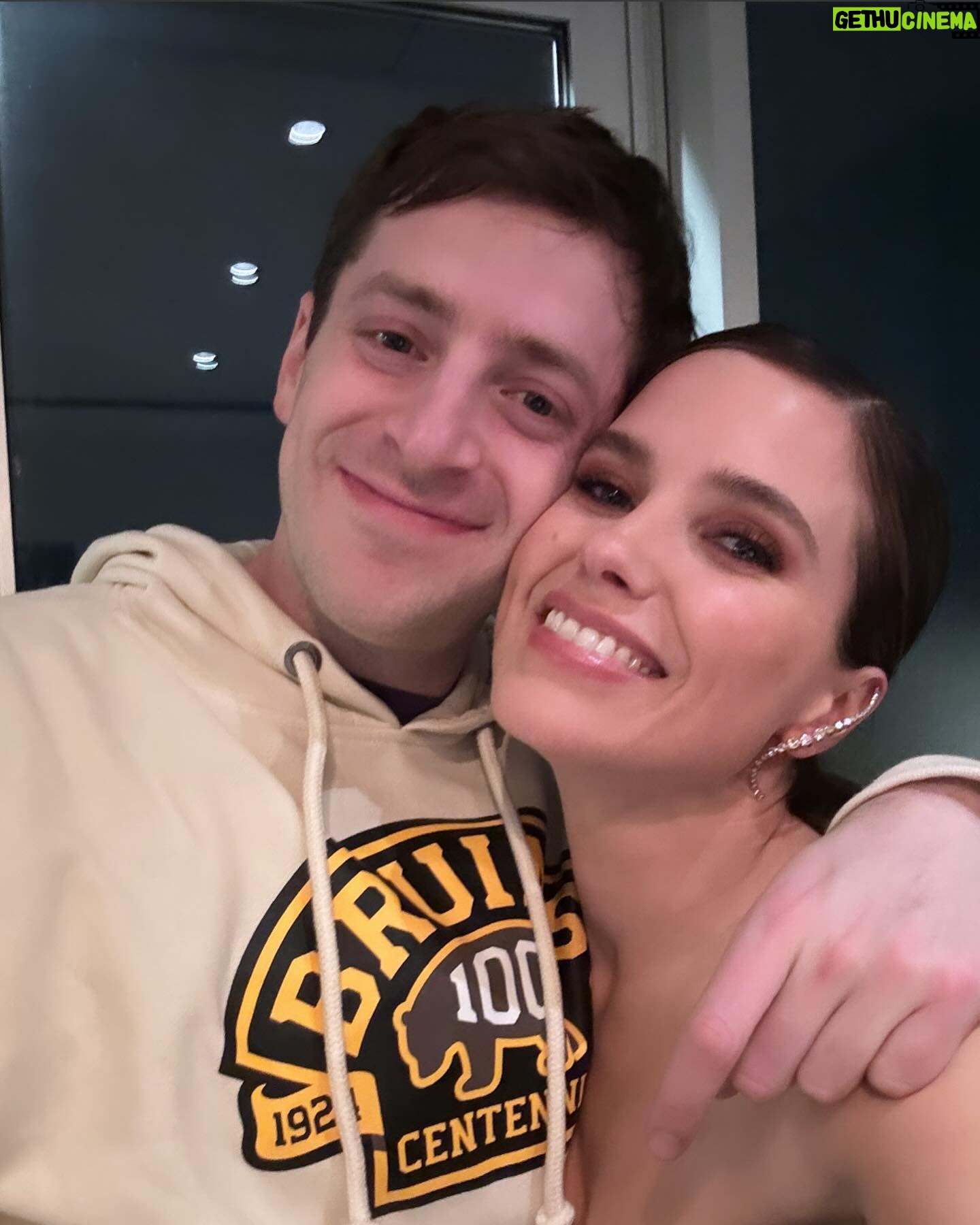 Sophia Bush Instagram - @alexedelman’s #JustForUs premiered on @hbo on Saturday night. It’s a show I’ve been lucky enough to see live so many times that I’ve lost count. It’s a show that is so important and so funny that it’ll make you cackle and think deeply at the same time. It’s an experience I think the world needs right now.
And it’s so impactful because of the man who made it, who I’m lucky enough to call a friend. Doubly lucky because he’s the kind of friend who not only takes care of your heart, but shows up with snacks. And SENDS snacks when we’re in different cities!? Bagels no less!? Come on. My guy. 🫶🏼 I’m so frickin’ proud of you. As clearly evidenced by my standing in for your mother and taking 147 pictures and videos of you signing the special elevator after your last show at the Beacon. Thanks for humoring me, in all of the ways. Love you!
And friends, if you haven’t seen the show yet, run don’t walk. To your television. Move so quickly through your house and watch it immediately ♥️