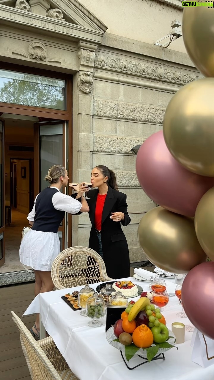 Olivia Culpo Instagram - Celebrating you is easy- happy birthday to my favorite oldest sister @auroraculpo 🥳🥂