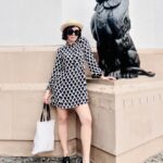 Beauty Gonzalez Instagram - The trouble with staying at nice hotels is 
sometimes it’s  just too nice and too comfy to leave! 
So hard to drag yourself out to see the sights when the hotel IS the SIGHT 😁 ha ha. 
But as they say, that’s a problem I’d like to have. 

Outside the Imperial Hotel in Delhi,
This majestic Art Deco lion is asking me not leave. 
🦁 how can I refuse.