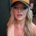 Kelsea Ballerini Instagram - have you listened to the new love me like you mean it DO YOU LOVE IT LIKE YOU MEAN IT?!? also the @cmt awards are tomorrow and i can’t wait to host and perform for you ❤️