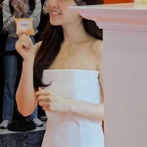 Park Bo-young Instagram - 🧡

#설화수 #설화수팝업스토어 #설화수인삼장 #자음생세럼

@sulwhasoo.official